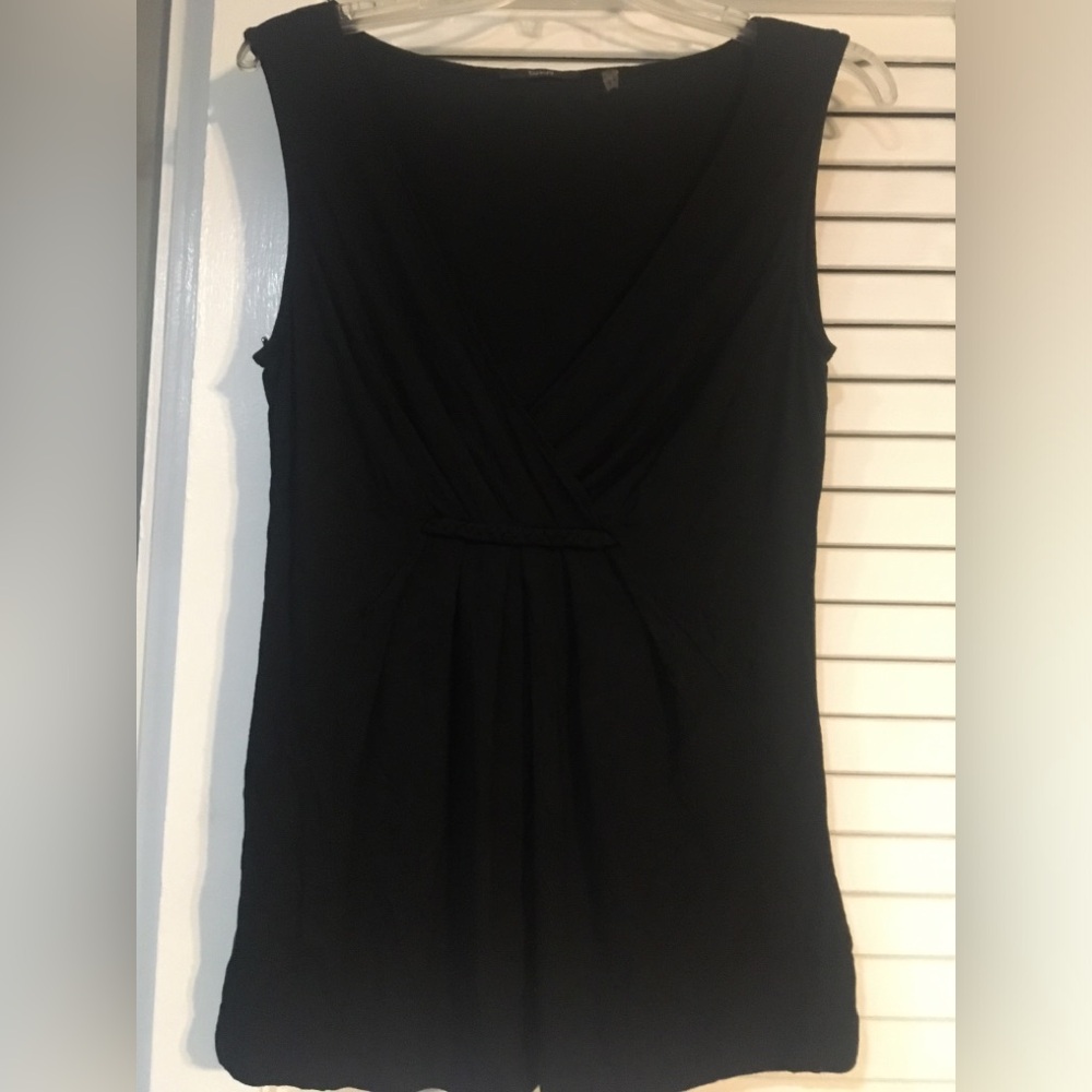 Tahari top
